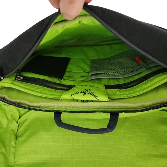 OSPREY Packs Beta Port Courier Bag - 732cu in (approx. 12L) capacity - Picture 4 of 16